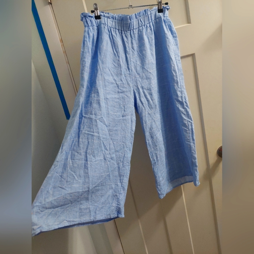 Cute wide leg pull up capri